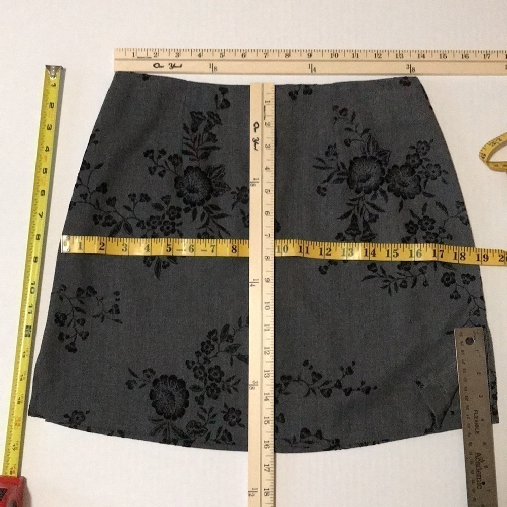 I.L.U. VINTAGE Dark Gray/Black Velvet Embroidery Floral Design Mini Skirt - 7 - Picture 13 of 14